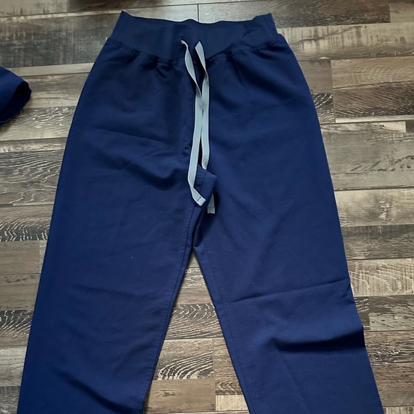 Figs Scrub Set Bundle - Picture 8 of 8